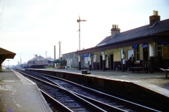 Main Station building looking east towards Leuchars (upside to Dundee on right)