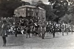 04 Girl Guides on the lawn of Scotscraig Mansion (1926/7) hosted by Mrs Fred Stephen who was the local President of the Guide movement and prominent in many other local organisations