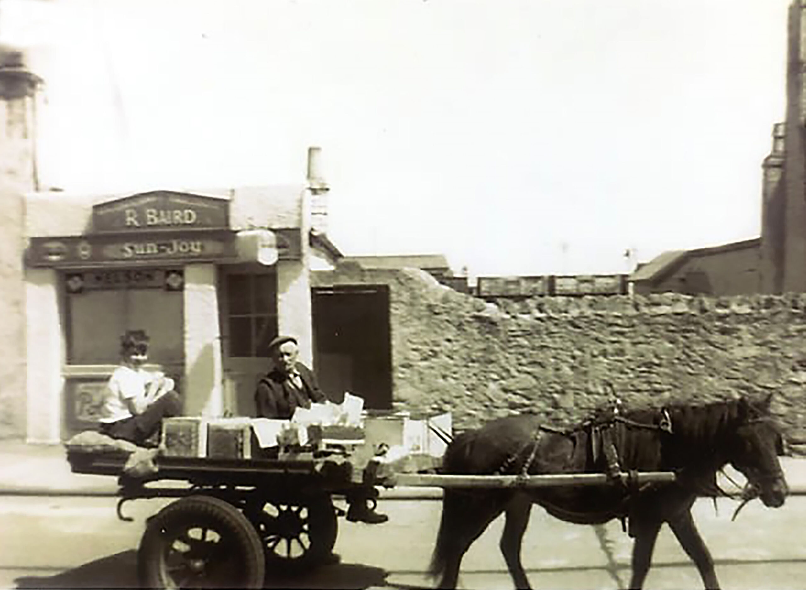 Tayport Heritage Trail - Board 14 - ‘Wull Doctor’ on his cart in Tay Street (with a young Iain Greig) late 1950s pulled by Queenie the pony