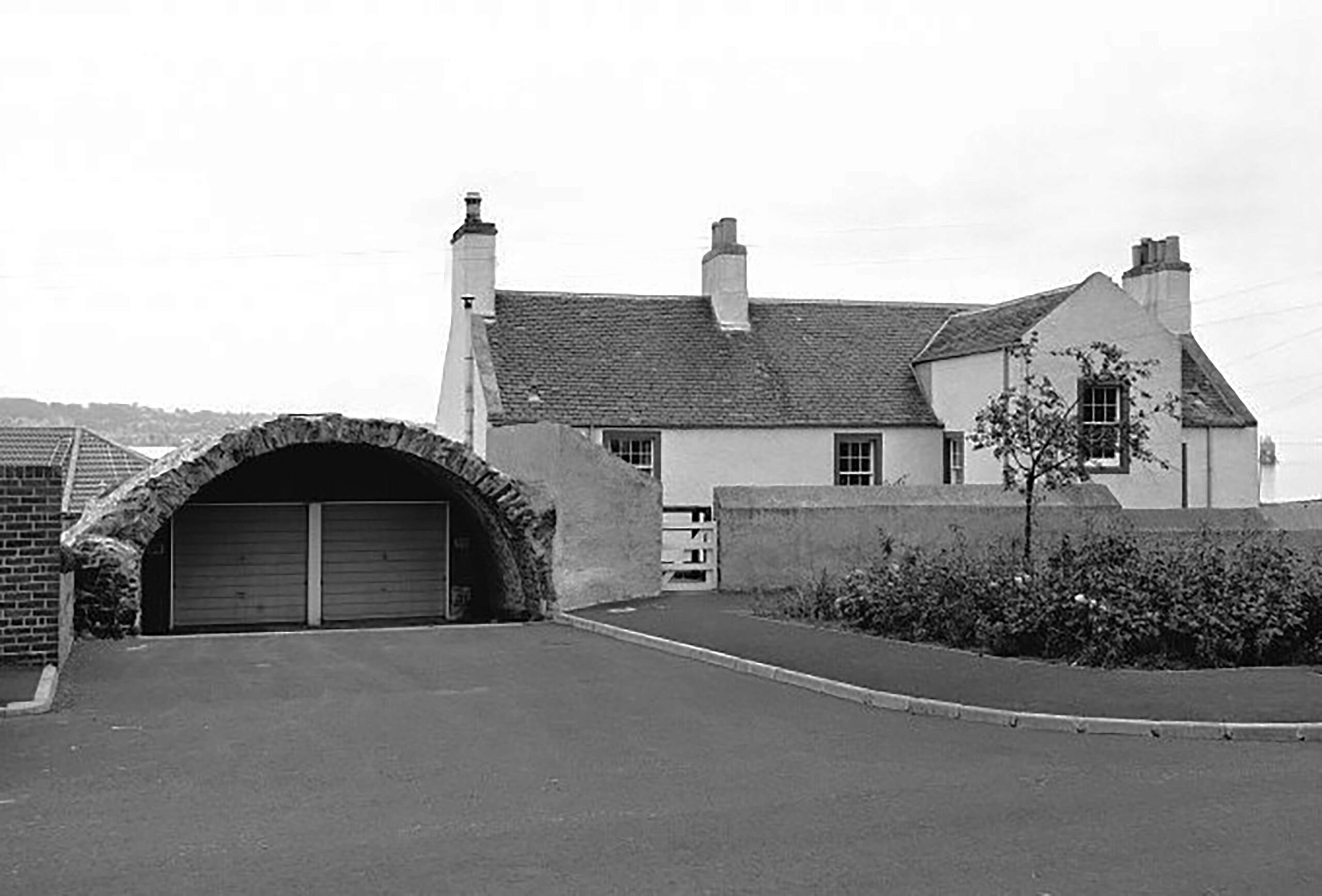 Tayport Heritage Trail - Board 2 - Renovated old Ferry Inn with adjoining Ice House late 1970s