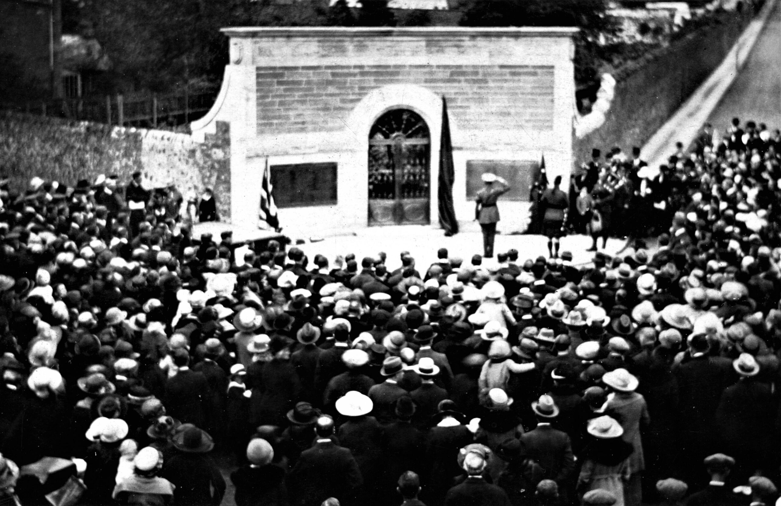 Tayport Heritage Trail - Board 9 - Dedication ceremony at memorial 1921