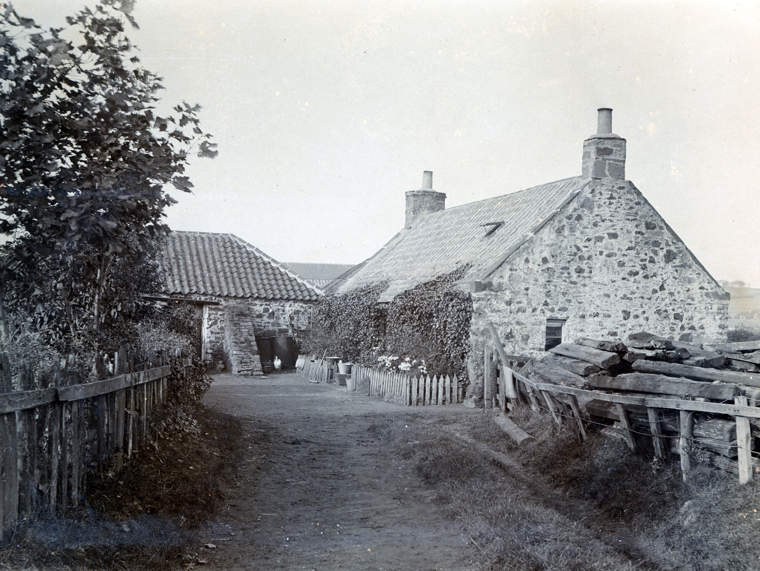 Tayport Heritage Trail - Board 18 - Canniepairt Farm Buildings date circa 1885 looking to the west