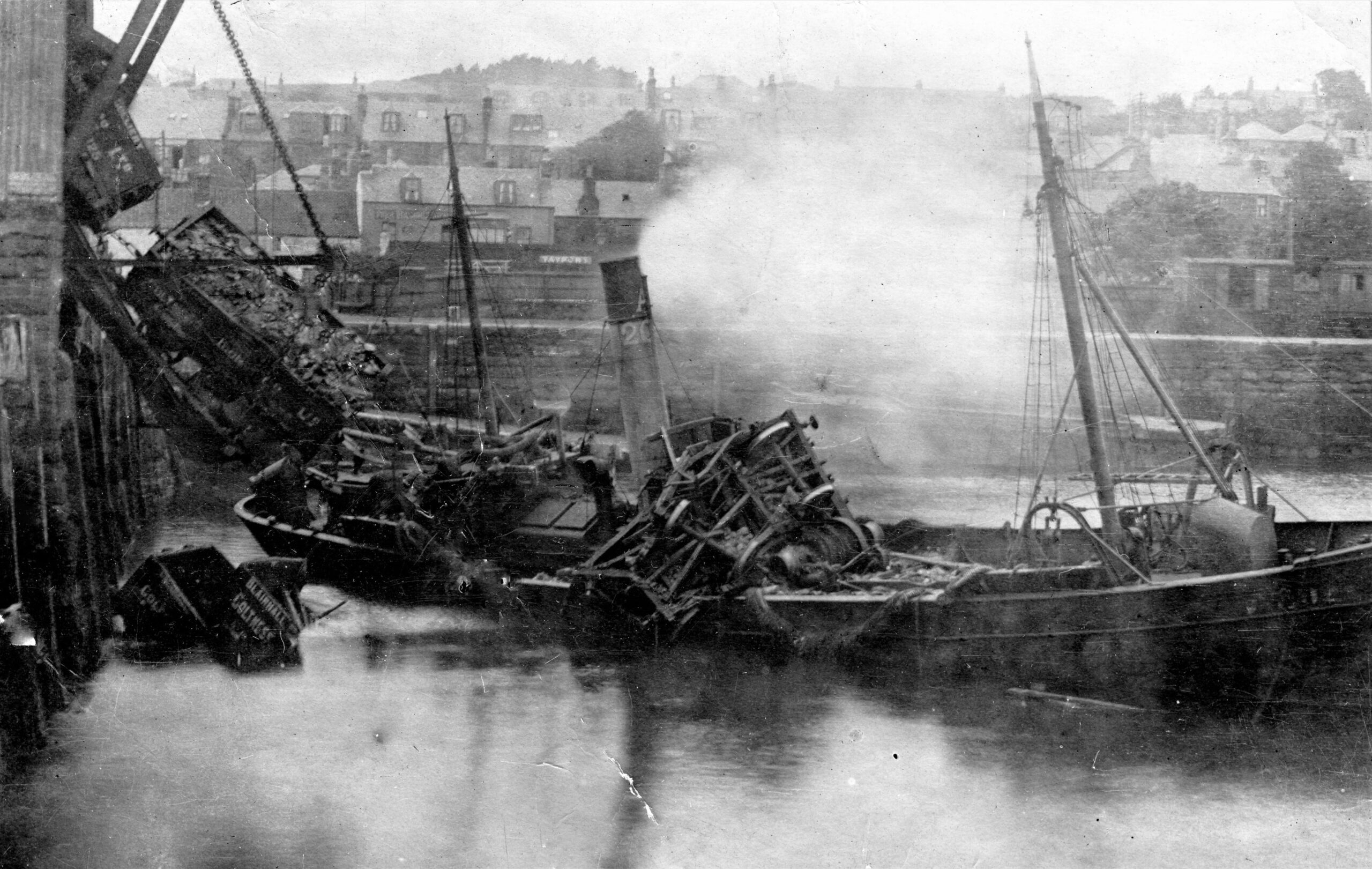 Tayport Heritage Trail - Board 24 - 1920 accident with Aberdeen trawler Regina
